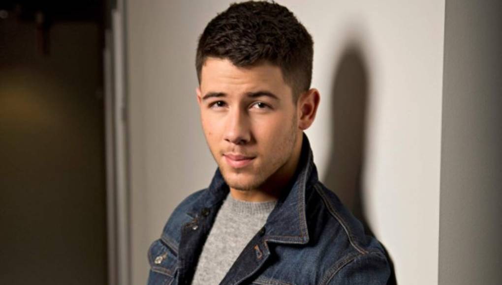 Nick Jonas admira a Ariana Grande