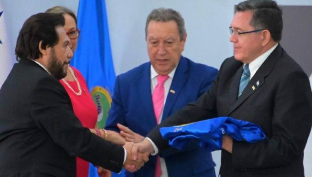 Honduras asume la presidencia del SICA