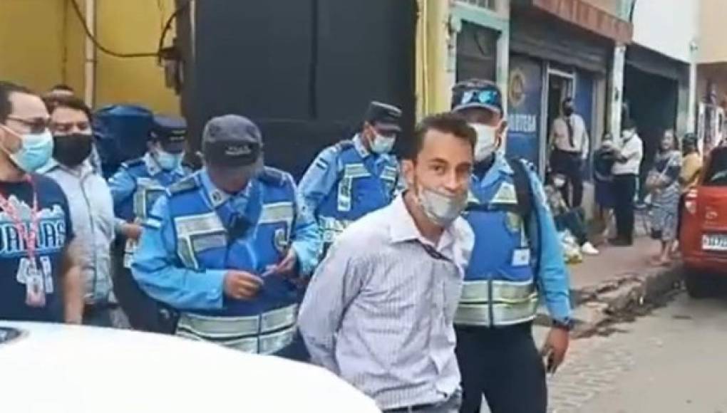 VIDEO: Periodista hondureño es agredido por policías en Tegucigalpa