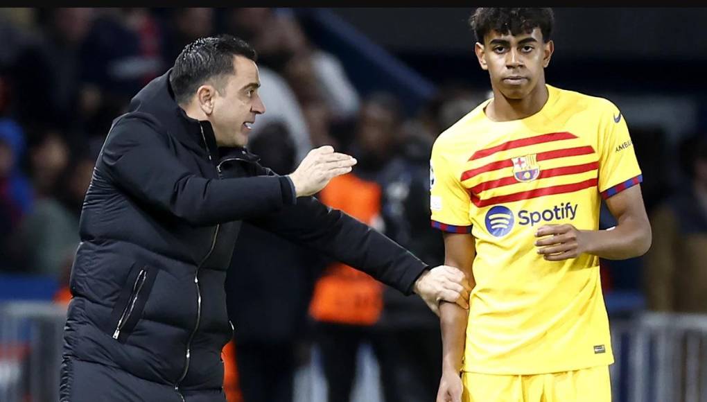 El comentario de Burgos fue acompañado de risas en la retransmisión con sus compañeros. Ante esto, el Barcelona y el PSG informaron a Movistar + que no iban a hablar post-partido con ellos por las declaraciones racistas que habían hecho contra Lamine Yamal.