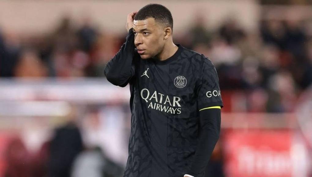 Luis Enrique cambió a Mbappé al descanso cuando el partido iba 0-0 (resultado también final) y el delantero francés protagonizó un show durante la segunda parte en el Estadio Luis II de Mónaco.