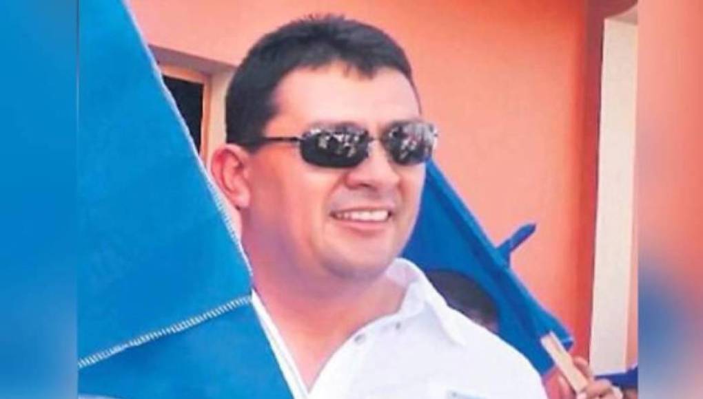 En esa reunión, según confesó Ardón, Tony le hizo una propuesta: aportar dinero a la campaña de su hermano en el Partido Nacional, quien se había lanzado a la reelección en el Congreso, y a la del entonces candidato presidencial Porfirio Lobo. A cambio, Tony le daría protección y a su red de narcotráfico, conocida como “Cartel Álex” y “Cartel AA”, y nombraría a sus parientes en altos cargos en el gobierno.