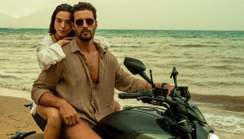 <b>“EL LADO DULCE DE LA TRAICIÓN”</b>Esta producción brasileña cuenta la historia de Babi (Giovanna Lancellotti), una exitosa mujer que descubre que la traicionó su expajera y decide emprender una nueva aventura en su vida. En este viaje, conoce al joven apuesto Marco (Leandro Lima) y comienzan a vivir una historia impregnada de mucha tensión sexual.