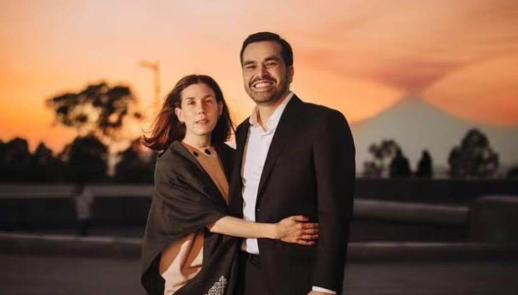 El candidato a la presidencia de México, Jorge Álvarez Máynez, marcha tercero en los sondeos de intención de voto para las elecciones del próximo dos de junio. Mientras el líder del opositor Movimiento Ciudadano espera dar la sorpresa en los comicios, su vida personal da de que hablar en redes sociales.