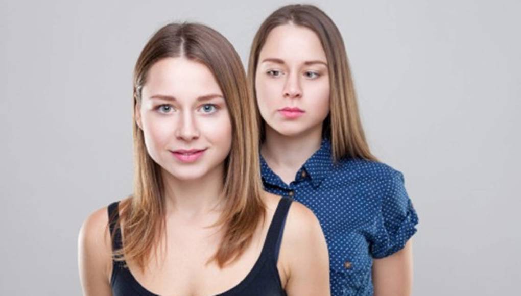 La gemela envidiosa quita novios