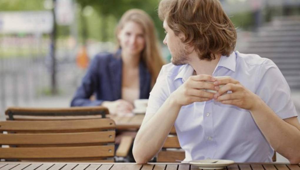 Cruzan miradas y cree que el ex quiere volver