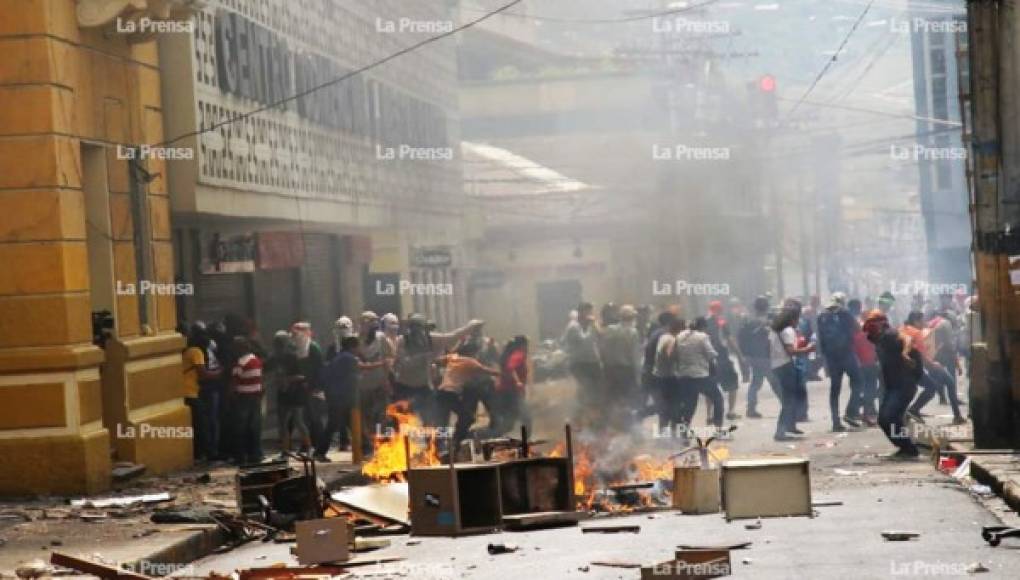 Protestas en Honduras: Lesionados, detenidos y destrozos en 4 incendios
