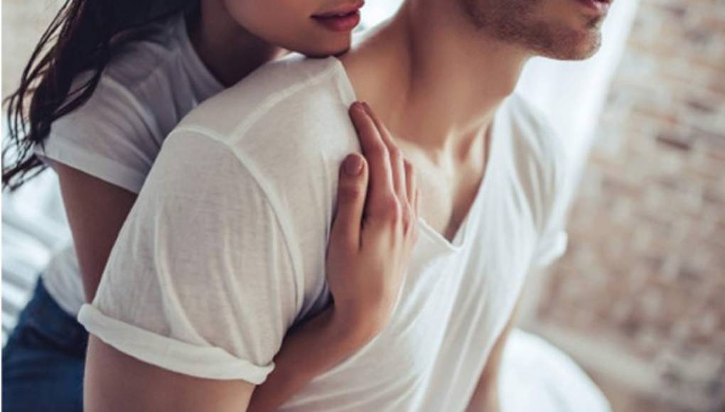 Se enamora de 'amigo con derechos”