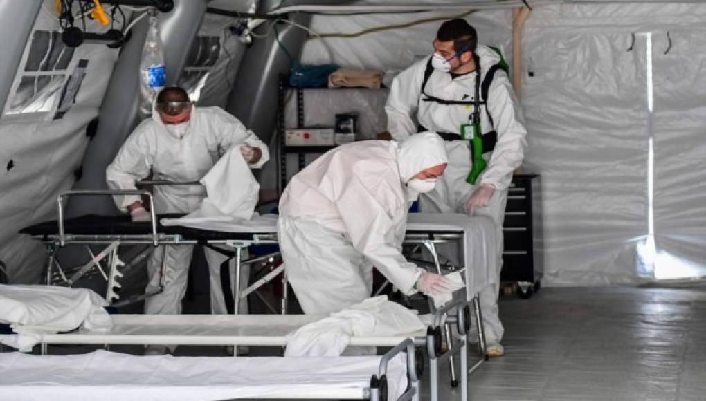 Pandemia ya deja más de 10,000 muertos en un mundo confinado y asustado