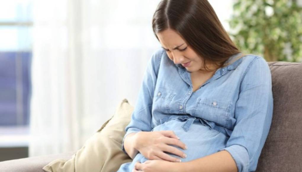 Así puedes evitar la acidez de estómago durante el embarazo  