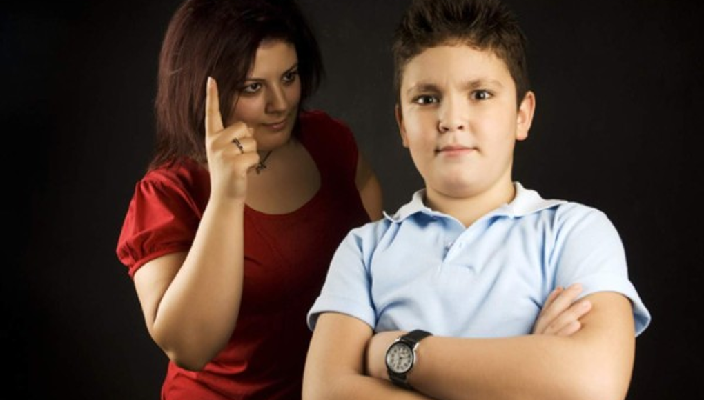 Ya no sabe qué hacer con su hijo 'berrinchudo'