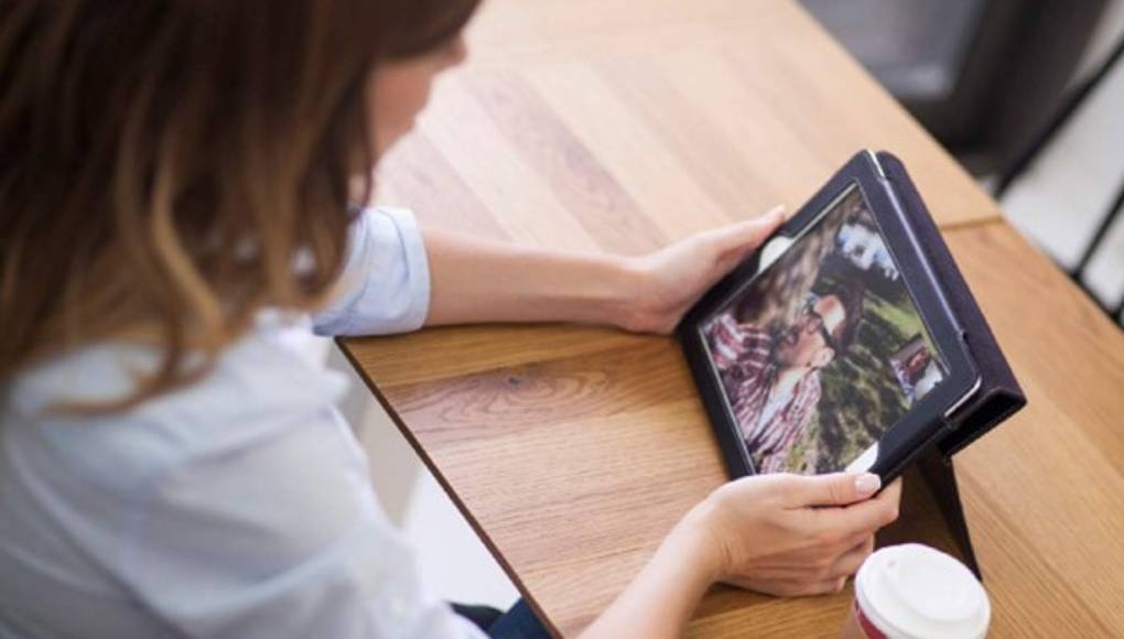 Todavía no sale de una, y ya le promete a otra