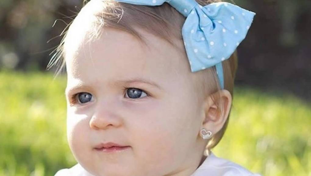 ¿Perforar las orejas de los bebés es cruel?