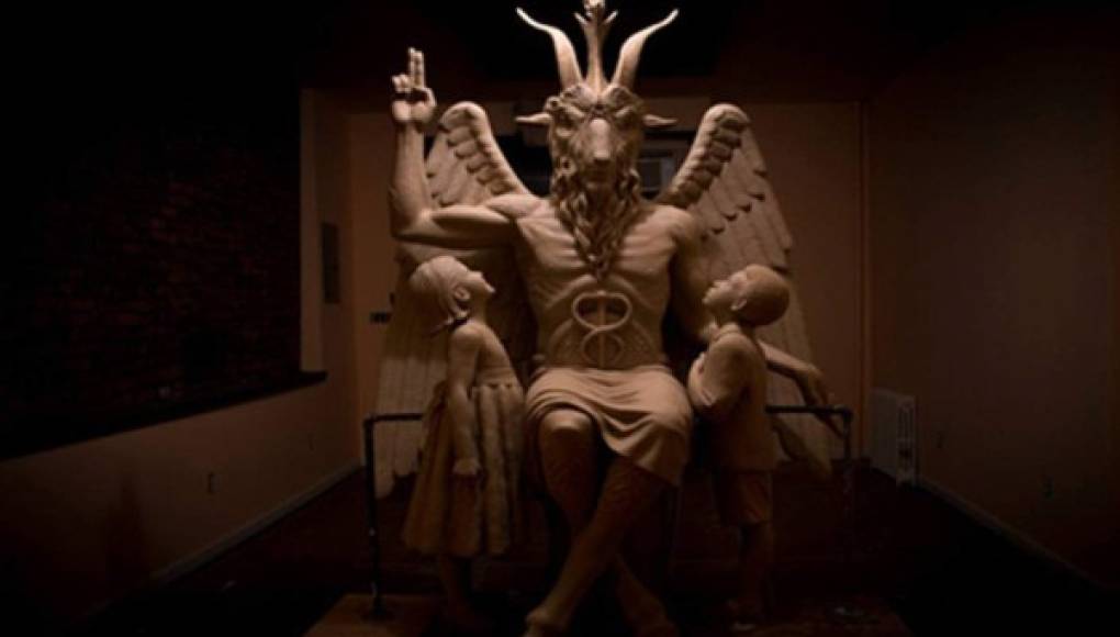 EUA: Develan controversial estatua de Satanás en Detroit