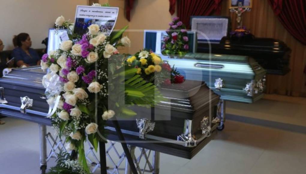 Conmoción en funeral del subcomisionado Aguilera, su esposa y su hijo