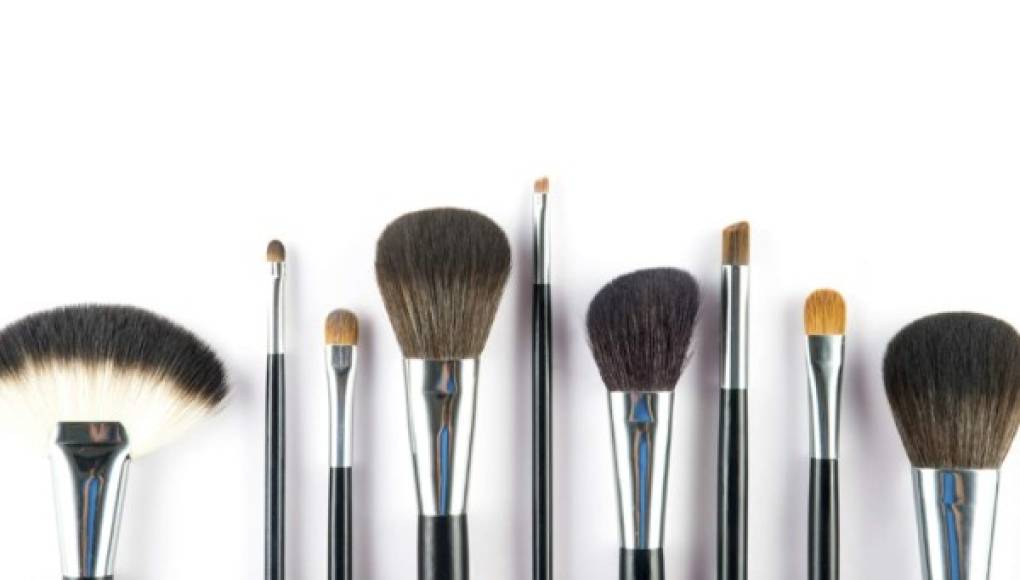 ¿Cómo limpiar bien tus brochas de maquillaje?