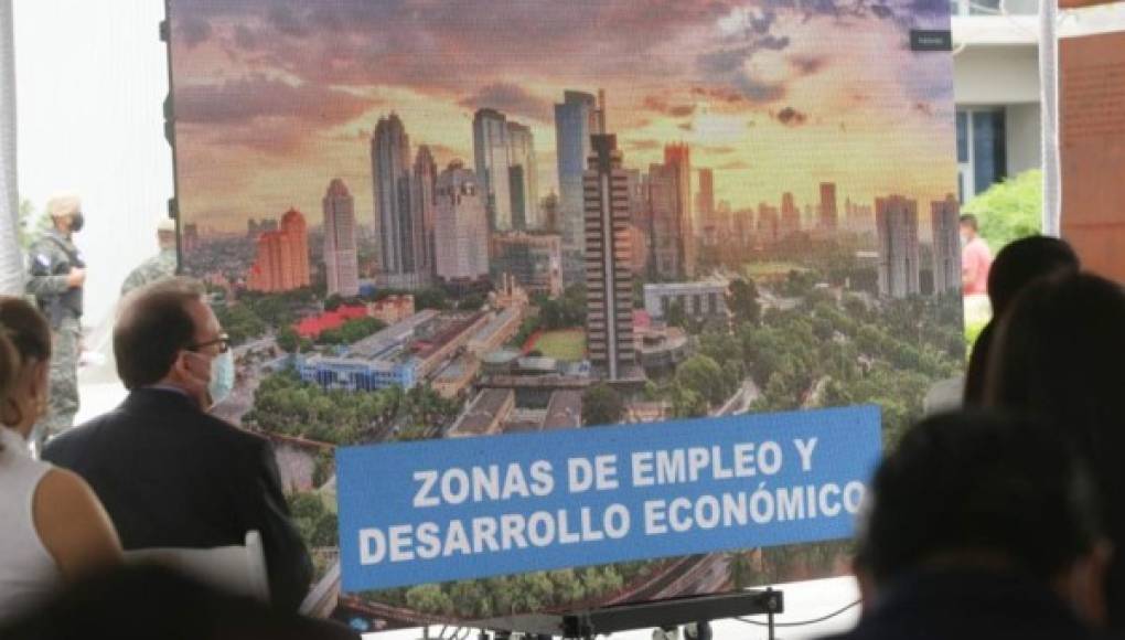 Gobierno de Honduras entrega acuerdos para creación de tribunales y pago de impuestos en las zede