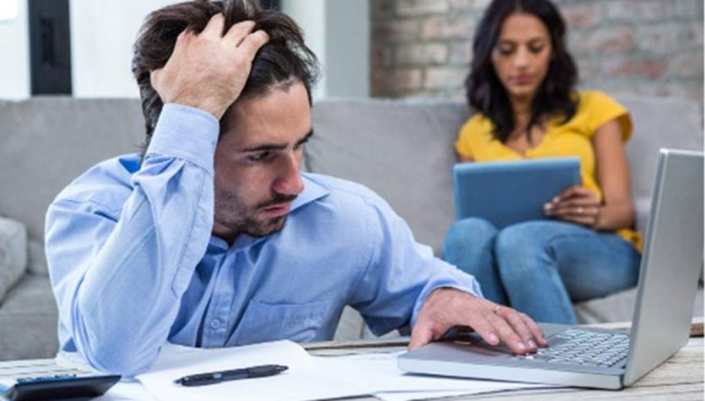 Estando borracho le fue infiel a su novia