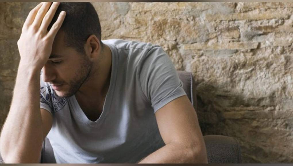 Su novia lo maltrata, pero sigue con ella