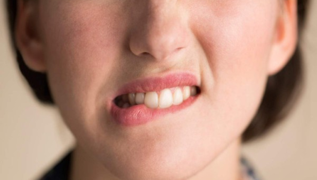 Teme negarse a su marido