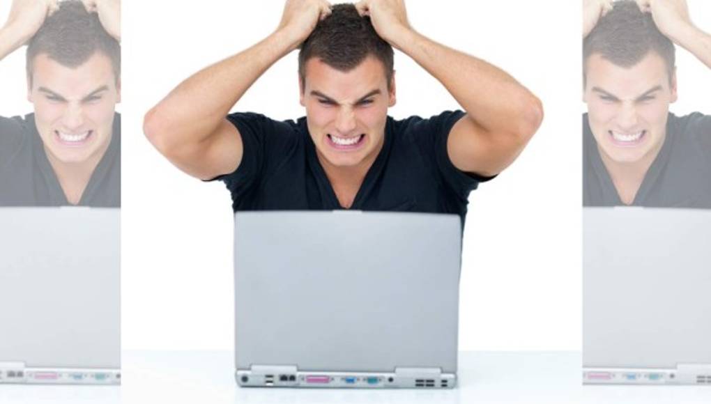 Besa a otro hombre y suben video a YouTube