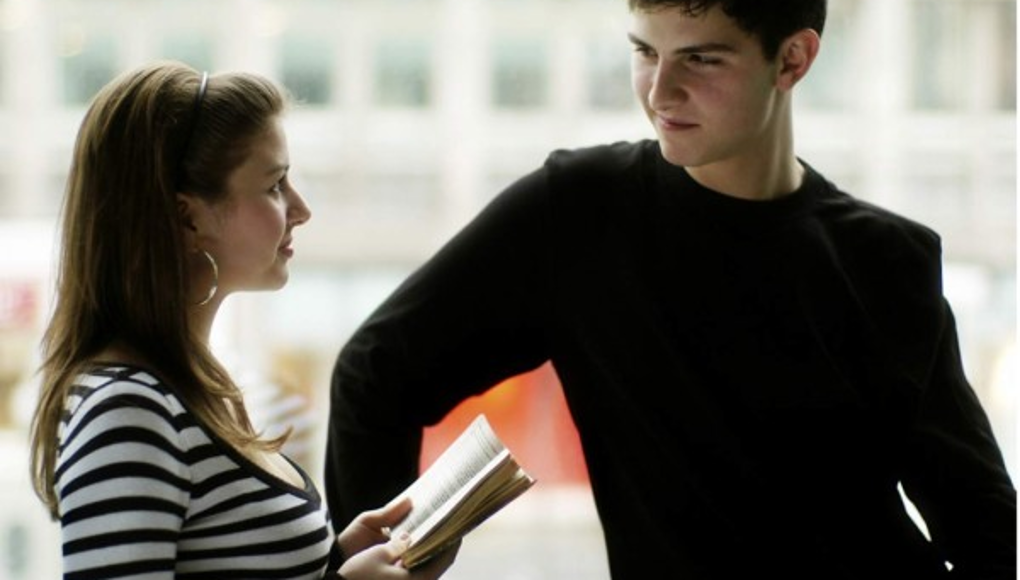 Tiene novia y... sexo con otra