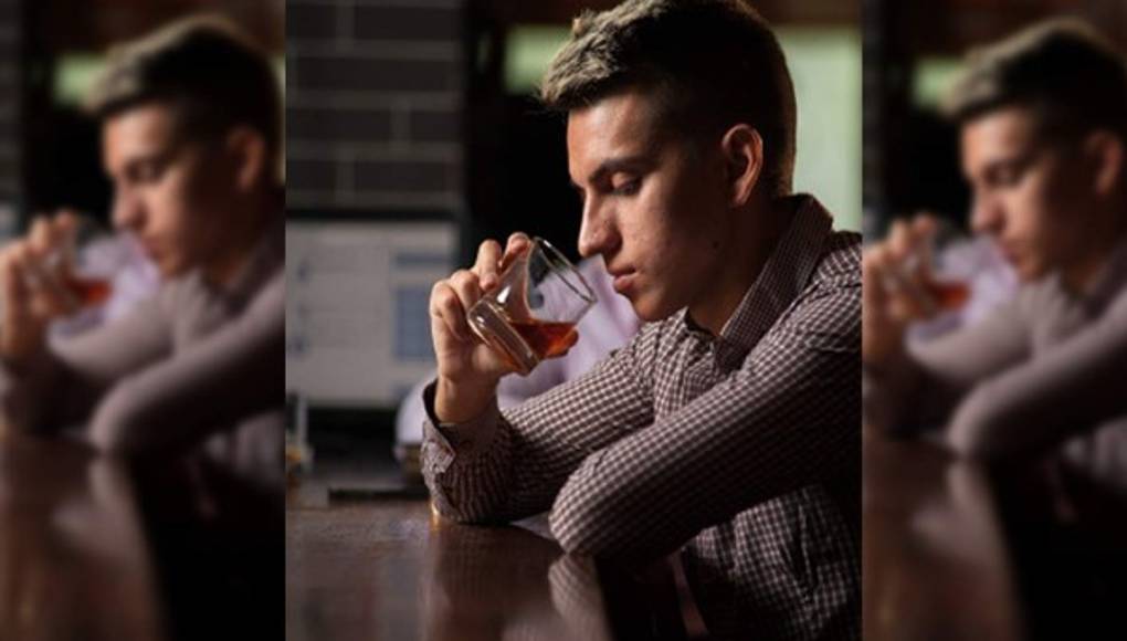 Inmerso en las bebidas alcohólicas