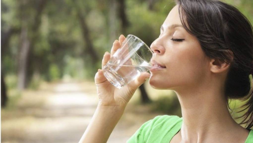 Toma agua a diario para mejorar tu vida íntima