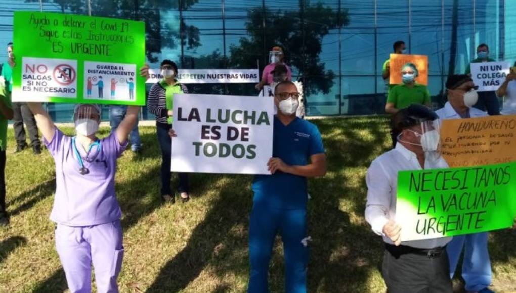 Médicos de San Pedro Sula realizan plantón exigiendo vacuna contra el covid-19