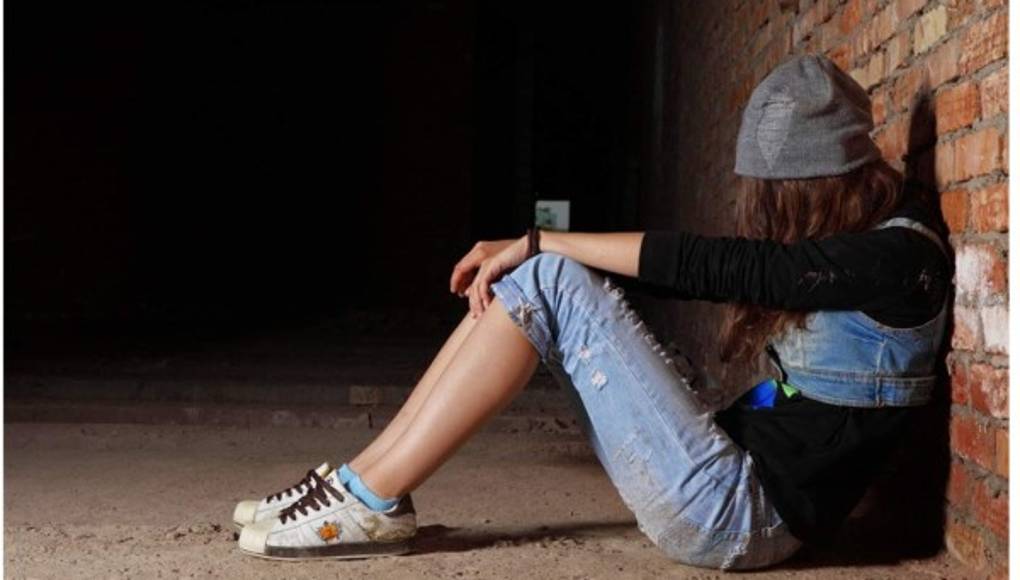 Jovencita desesperada por recibir cariño