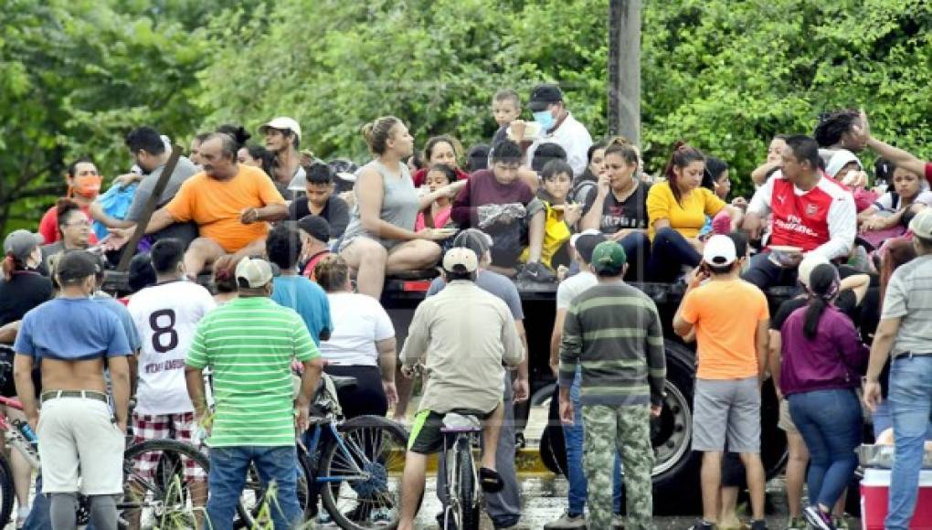 Huracán Eta: las correntadas dieron vuelta a los vehículos