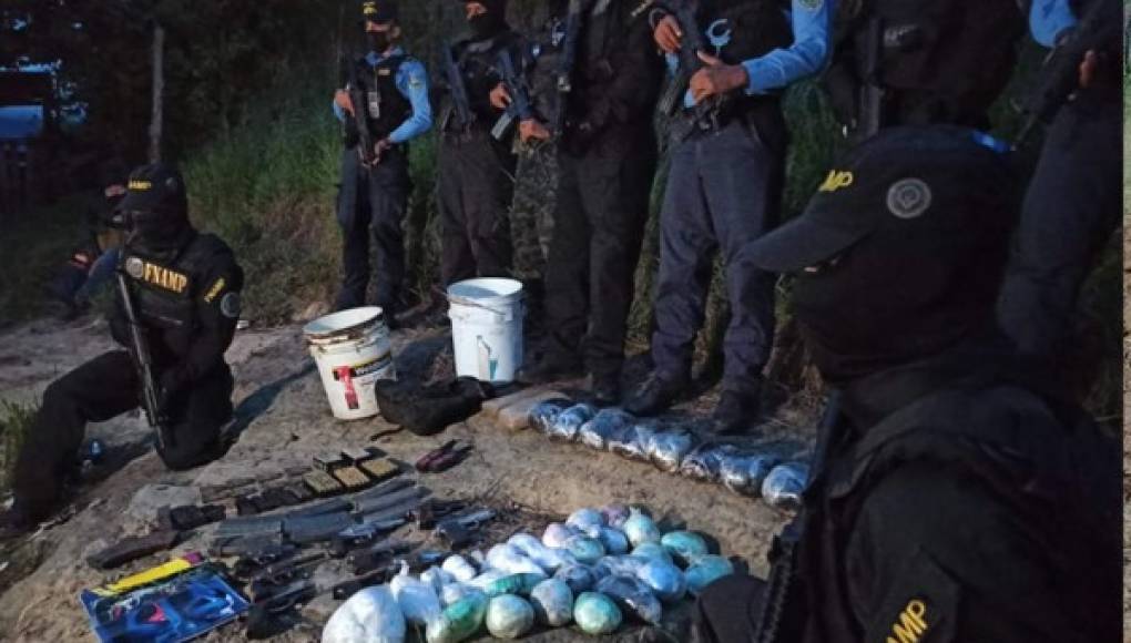 Descubren centro de almacenamiento de droga y armas que ocultaba la MS en un cerro