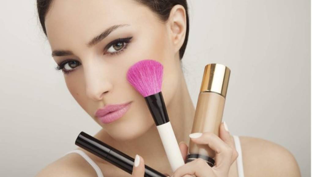 Cómo cubrir las cicatrices de acné con maquillaje