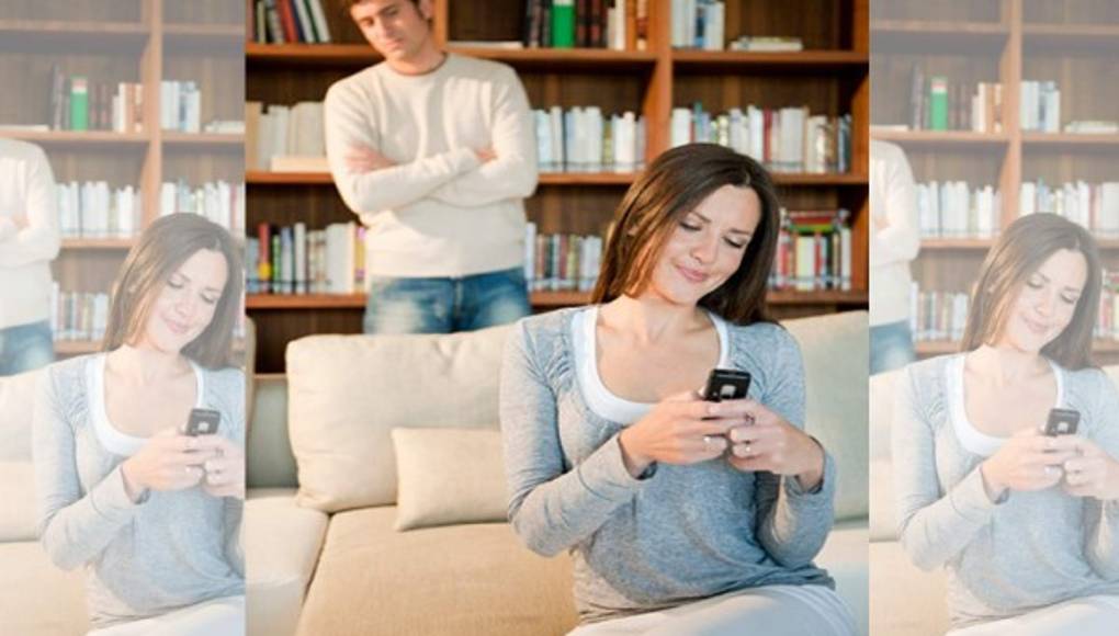 Sospecha que la esposa le es infiel