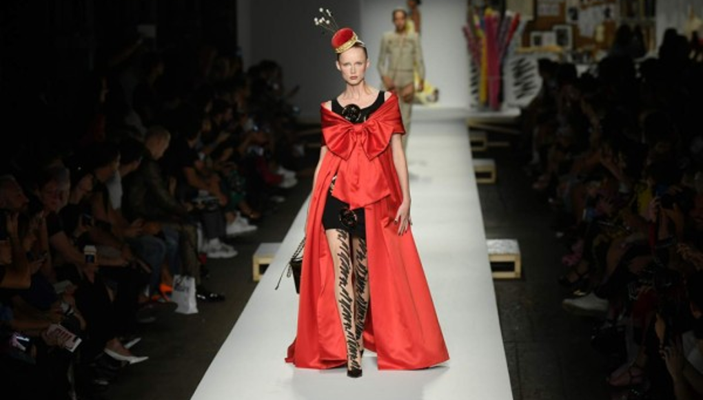 Moschino, del boceto a la pasarela