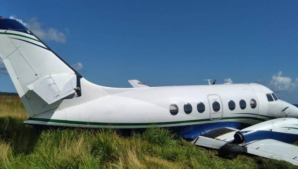 Reanudan operaciones en el aeropuerto de Roatán tras accidente de avioneta