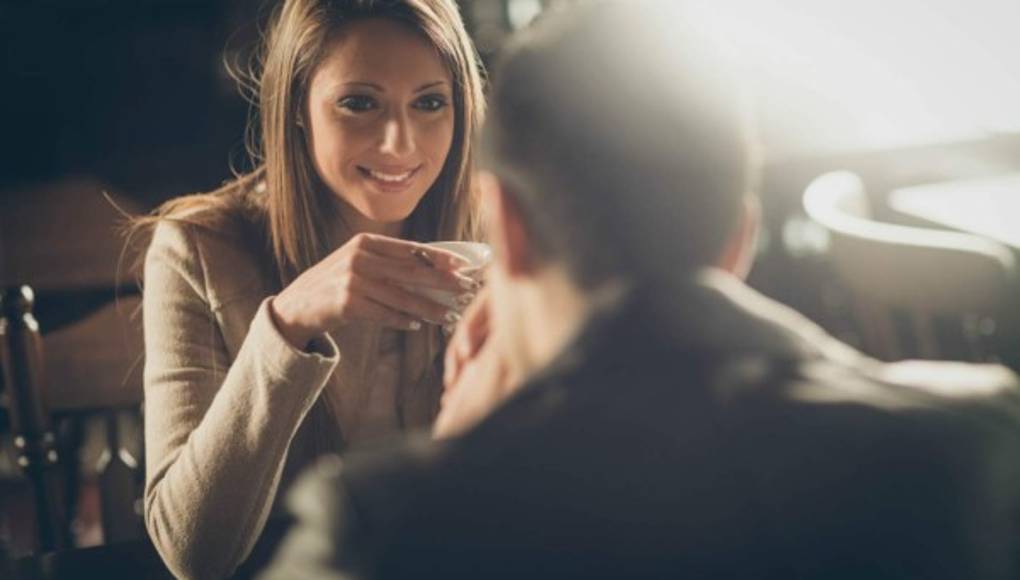 Señales de la mujer cuando le gusta un hombre