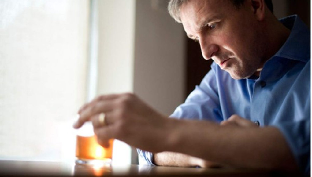 Descubrió a su esposa con otro hombre, pero quiere seguir con ella