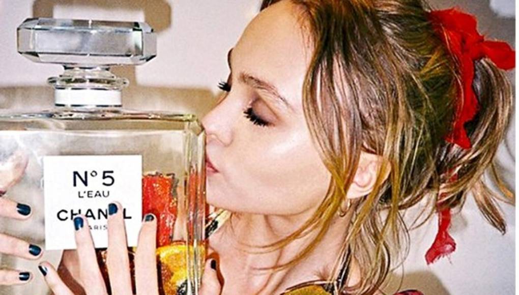 La hija de Johnny Deep se luce como la nueva chica 'cinco'