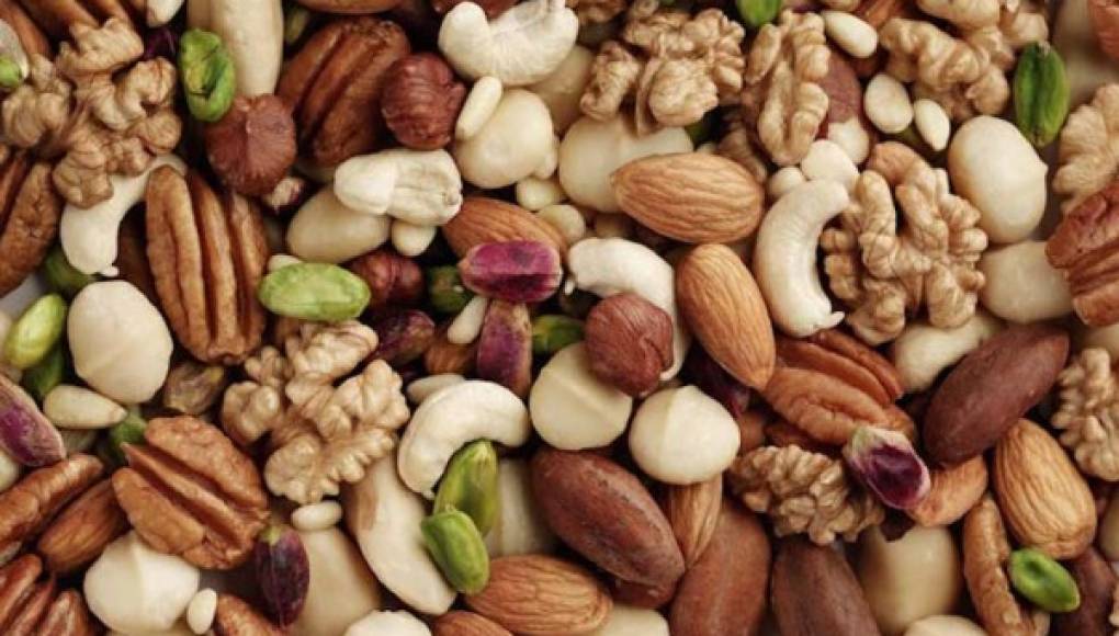 Las nueces no deben ser retiradas de la dieta aunque tengan muchas calorías