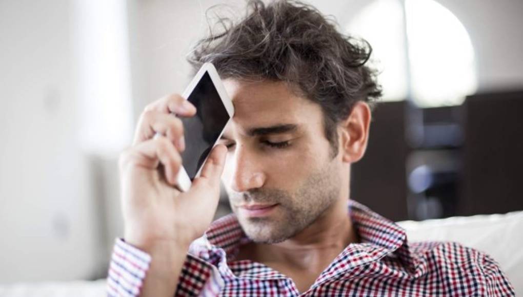 Angustiado porque teme haber embarazado a la novia