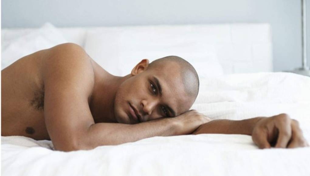 Salta al colchón de otra sin condón