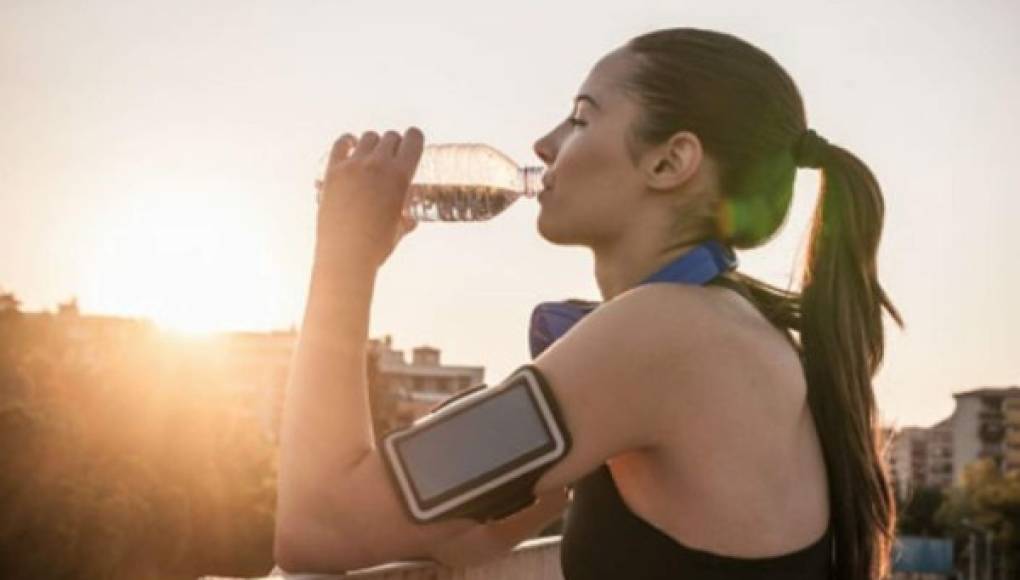 El agua alcalina, una tendencia en el mundo fit, mira sus beneficios