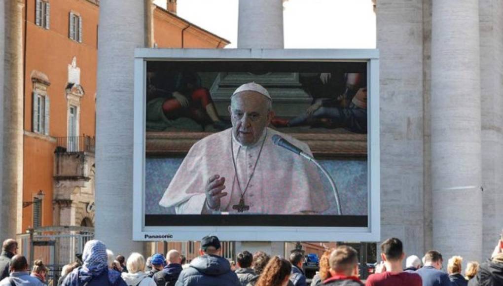 El papa expresa su 'cercanía' con enfermos de coronavirus en un mensaje por streaming