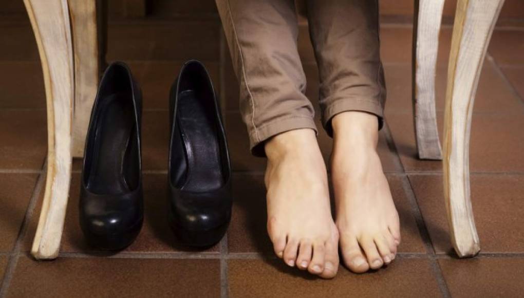 4 maneras para eliminar el mal olor de tus zapatos