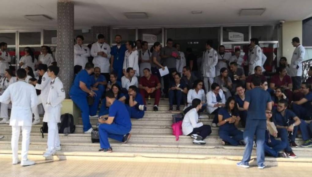 Médicos residentes se suman a las protestas en Honduras