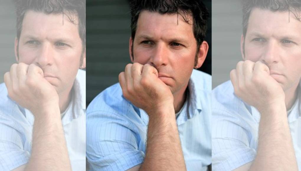 Familia lo molesta por ser solterón