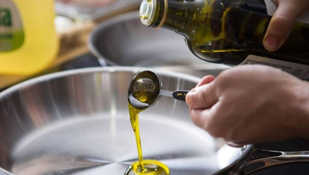 Freír verduras con aceite de oliva es más saludable