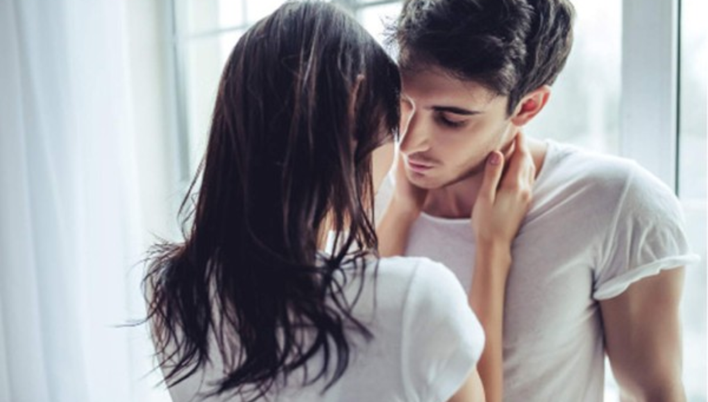 Le gusta mucho chavo menor que ella