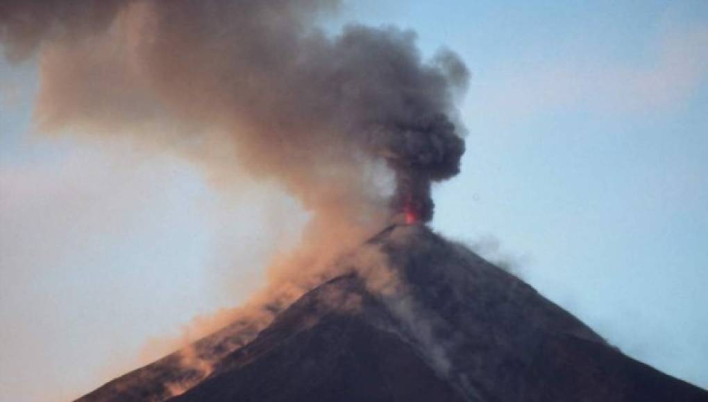 Guatemala monitorea atenta aumento de actividad eruptiva en tres volcanes